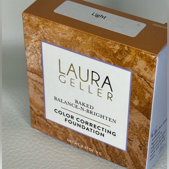 Laura Geller ( Baked Balanced -N- Brighten ) Color Correcting Foundation - Picture 2 of 4